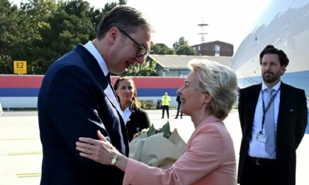 Ursula von der Leyen dhe Aleksandar Vuëiq