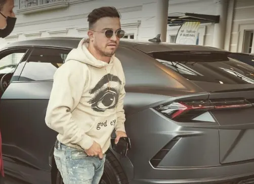 Xherdan-Shaqiri-me-shoqeri-shkaktojne-probleme-ne-diskoteke-ne-Prishtine-nxjerret-jashte-nga-sigurimi-Insajderi.org_