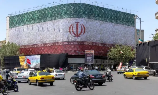 Drafti i marrëveshjes SHBA-Iran me 14 pika Pamje nga Teherani, Irani, gjatë raportimeve për draftin e marrëveshjes SHBA-Iran me 14 pika